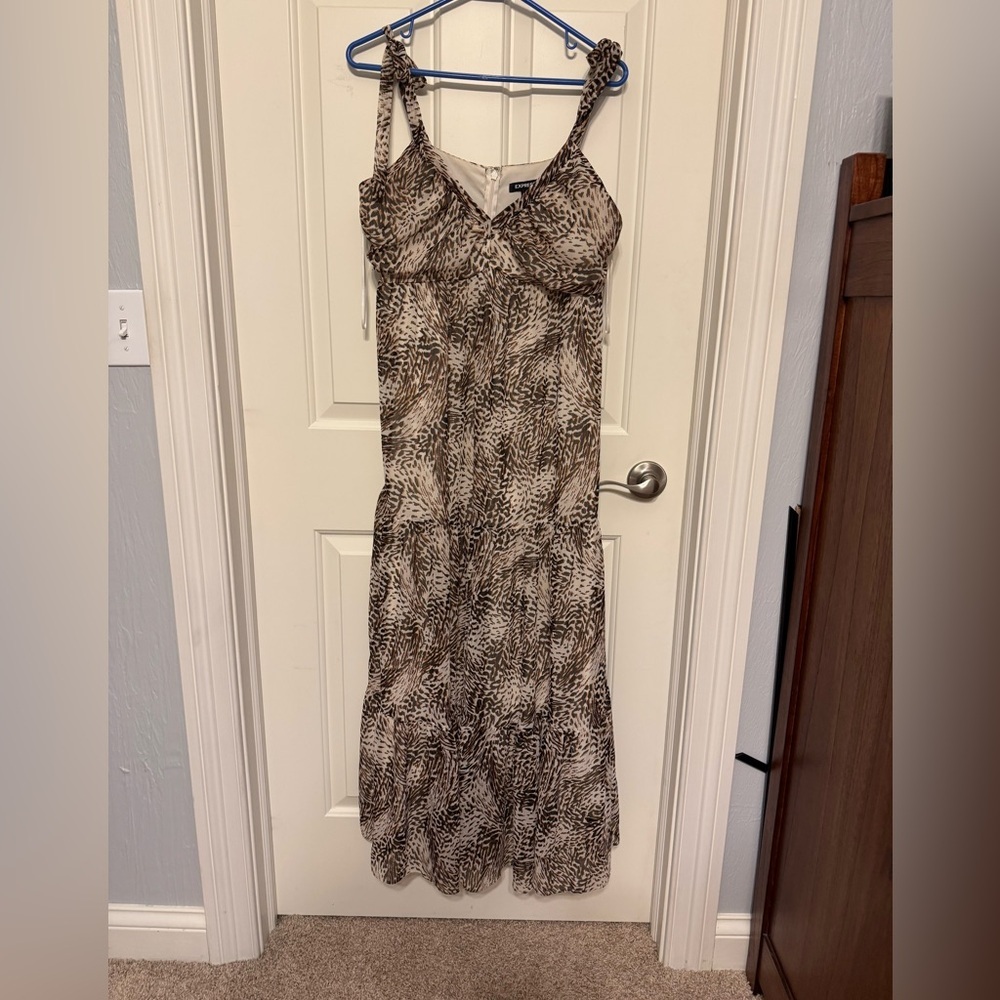 EXPRESS Woman’s Animal Print Maxi Dress Size Medium Flowing Brown and Cream - Picture 4 of 12